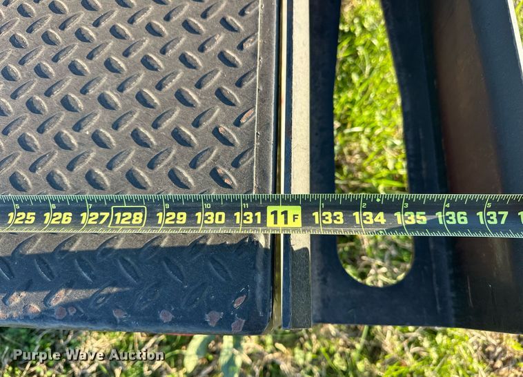 image for item EJ8368 DewEze 487 hydraulic bale bed