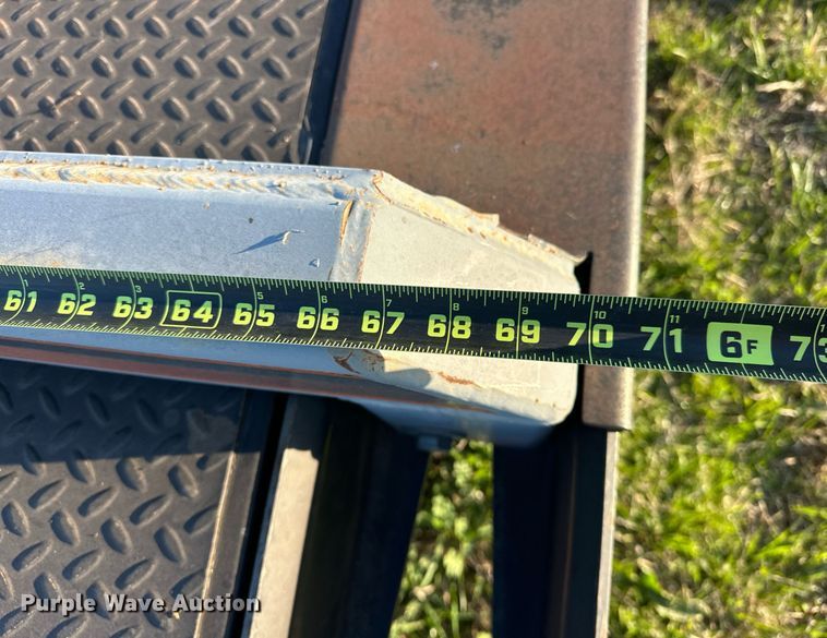 image for item EJ8368 DewEze 487 hydraulic bale bed