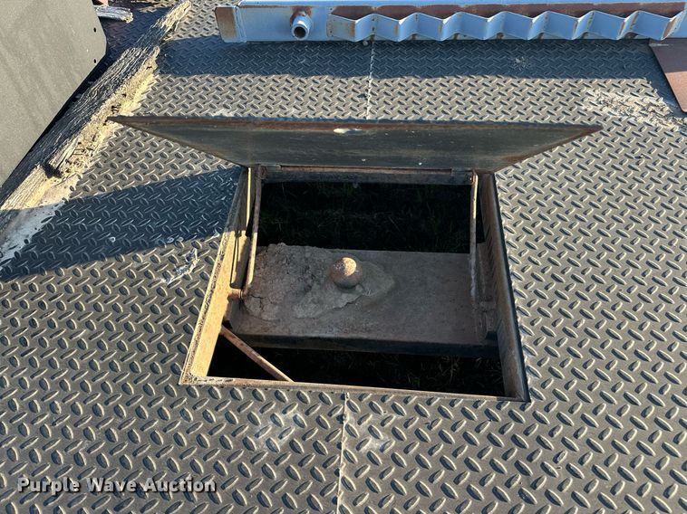 image for item EJ8368 DewEze 487 hydraulic bale bed