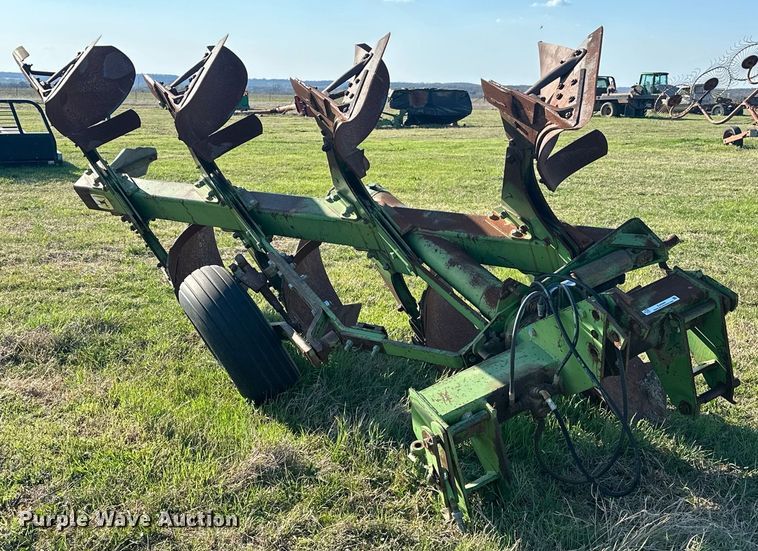 image for item EJ8369 John Deere E-8350 eight bottom two-way plow