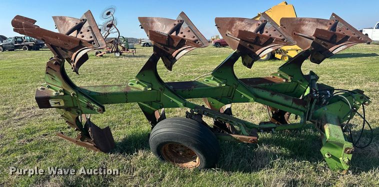 image for item EJ8369 John Deere E-8350 eight bottom two-way plow