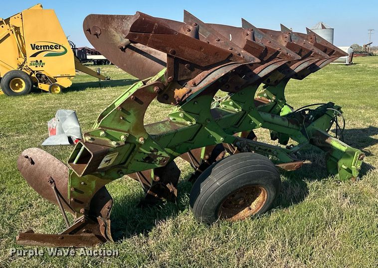 image for item EJ8369 John Deere E-8350 eight bottom two-way plow