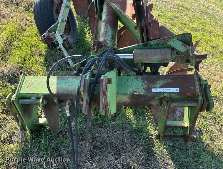 image for item EJ8369 John Deere E-8350 eight bottom two-way plow