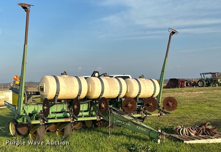 image for item EJ8379 John Deere 7200 MaxEmerge 2 no-till planter