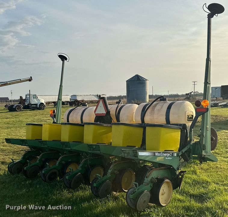 image for item EJ8379 John Deere 7200 MaxEmerge 2 no-till planter