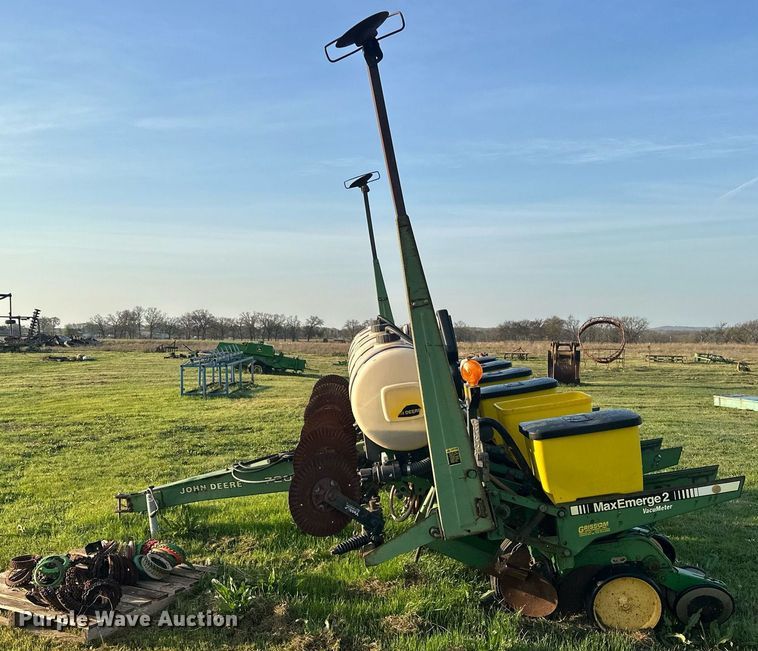 image for item EJ8379 John Deere 7200 MaxEmerge 2 no-till planter