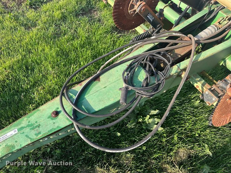 image for item EJ8379 John Deere 7200 MaxEmerge 2 no-till planter