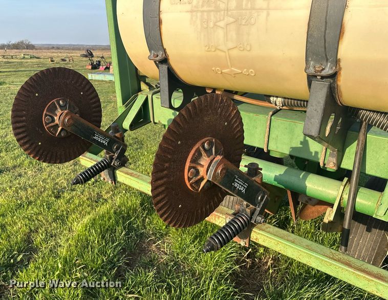 image for item EJ8379 John Deere 7200 MaxEmerge 2 no-till planter