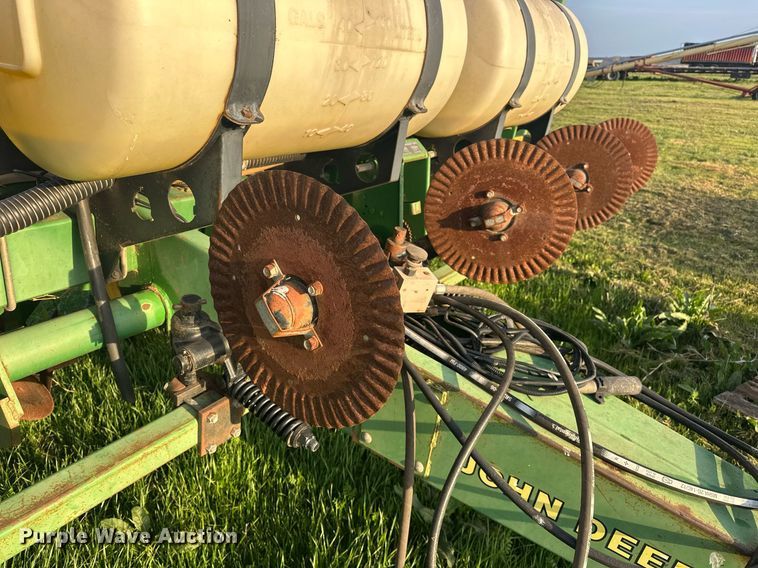 image for item EJ8379 John Deere 7200 MaxEmerge 2 no-till planter
