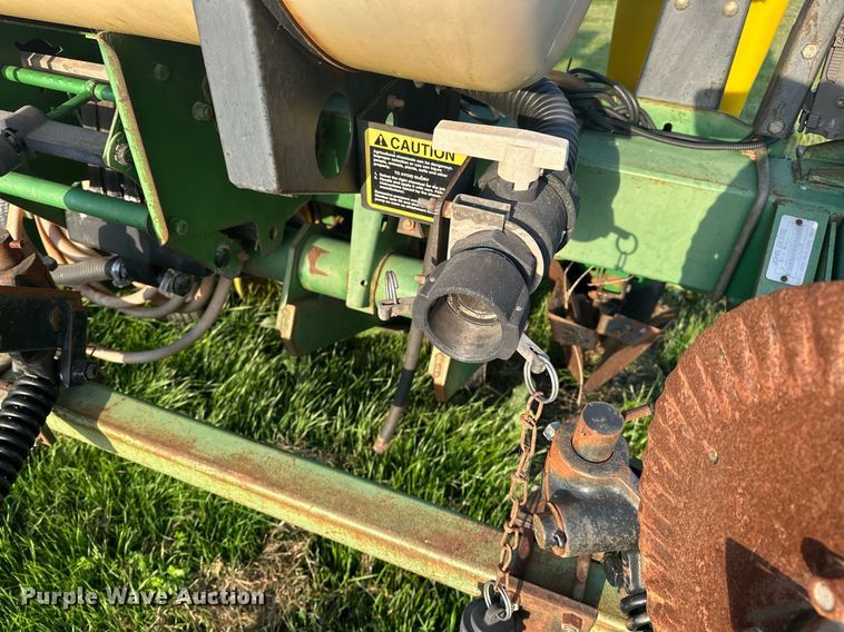 image for item EJ8379 John Deere 7200 MaxEmerge 2 no-till planter