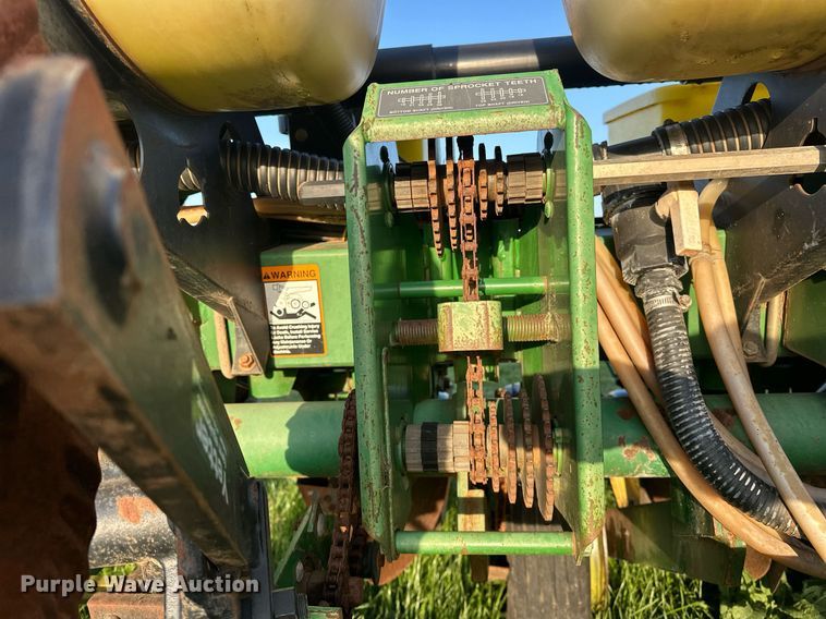 image for item EJ8379 John Deere 7200 MaxEmerge 2 no-till planter