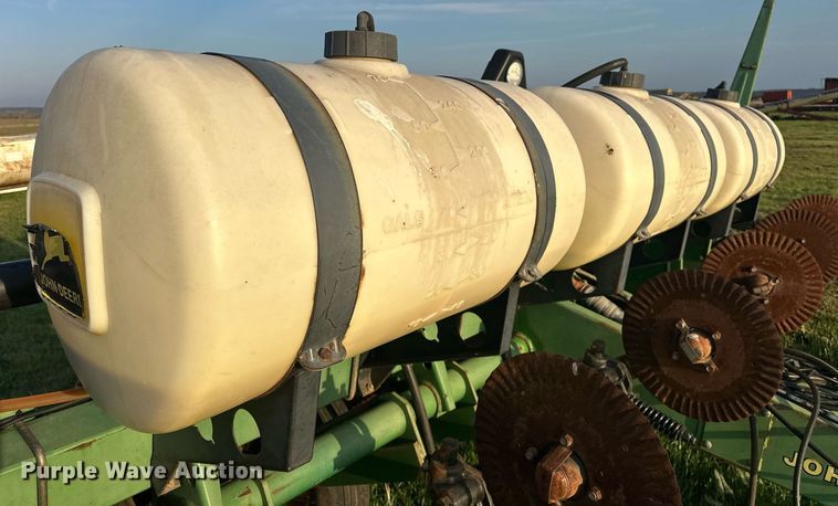 image for item EJ8379 John Deere 7200 MaxEmerge 2 no-till planter