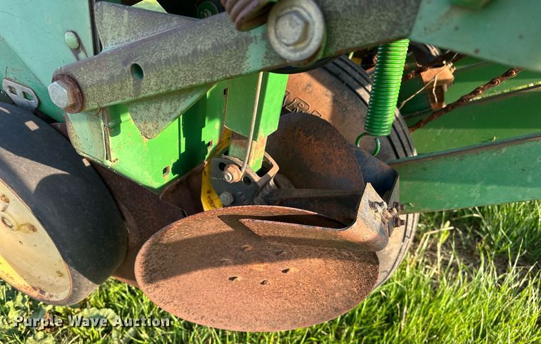 image for item EJ8379 John Deere 7200 MaxEmerge 2 no-till planter