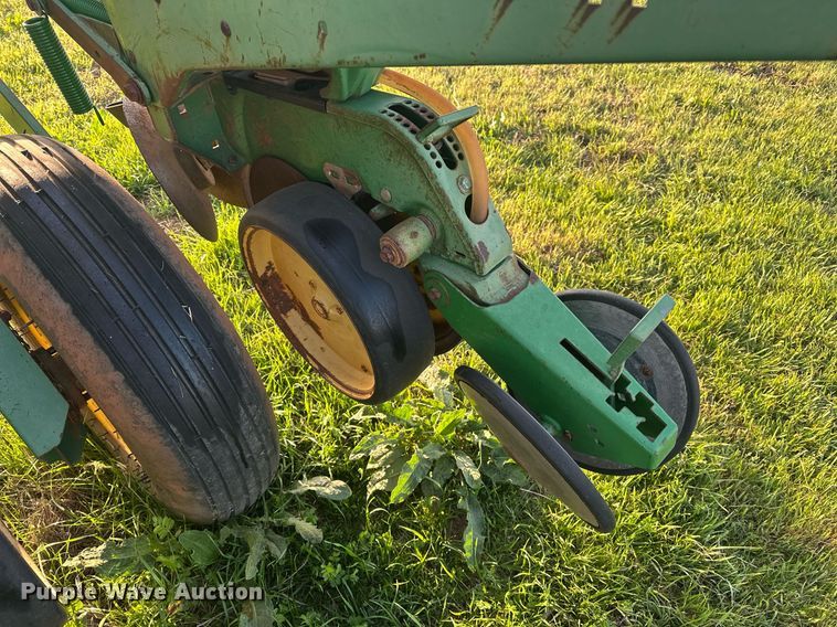 image for item EJ8379 John Deere 7200 MaxEmerge 2 no-till planter