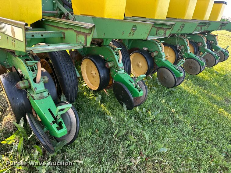 image for item EJ8379 John Deere 7200 MaxEmerge 2 no-till planter