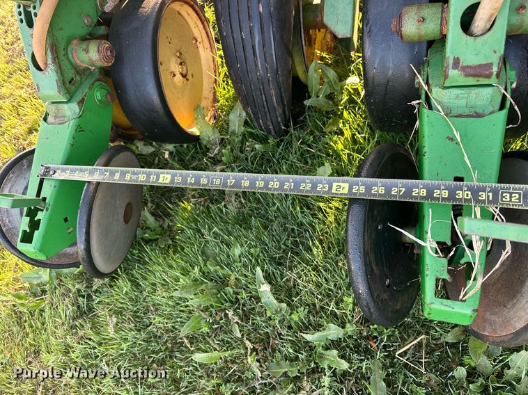 image for item EJ8379 John Deere 7200 MaxEmerge 2 no-till planter