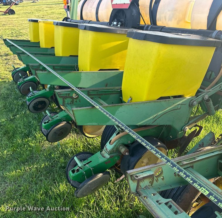 image for item EJ8379 John Deere 7200 MaxEmerge 2 no-till planter