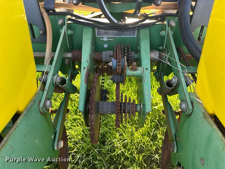 image for item EJ8379 John Deere 7200 MaxEmerge 2 no-till planter