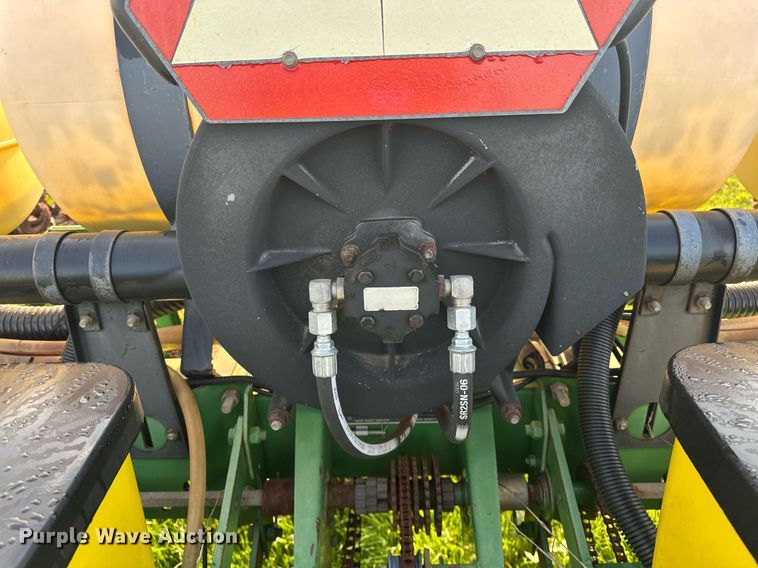 image for item EJ8379 John Deere 7200 MaxEmerge 2 no-till planter