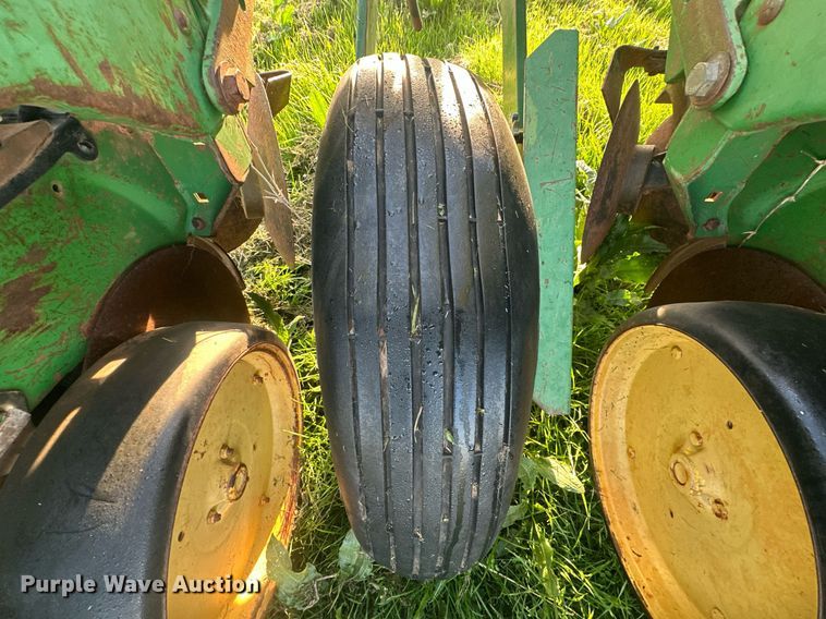 image for item EJ8379 John Deere 7200 MaxEmerge 2 no-till planter