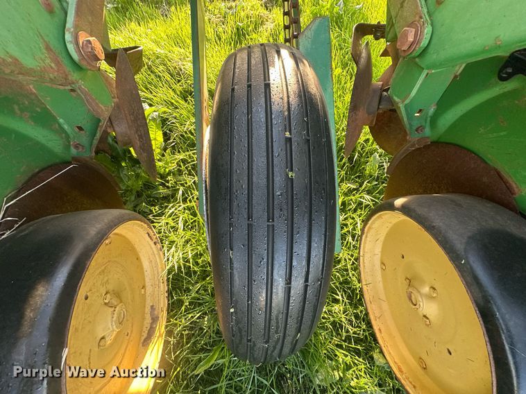 image for item EJ8379 John Deere 7200 MaxEmerge 2 no-till planter