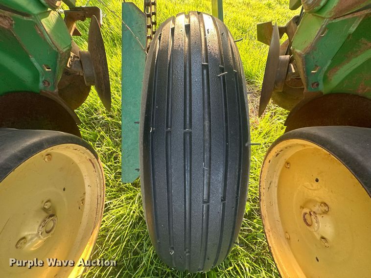 image for item EJ8379 John Deere 7200 MaxEmerge 2 no-till planter