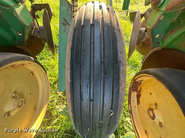 image for item EJ8379 John Deere 7200 MaxEmerge 2 no-till planter