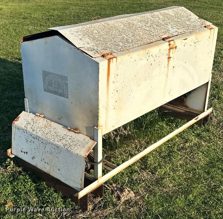 image for item EJ8380 (2) cake feeders