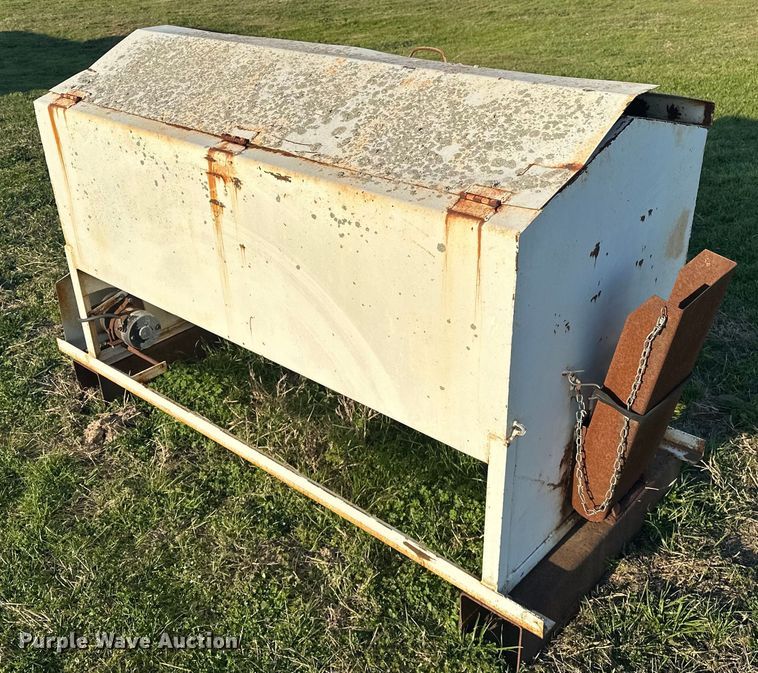 image for item EJ8380 (2) cake feeders