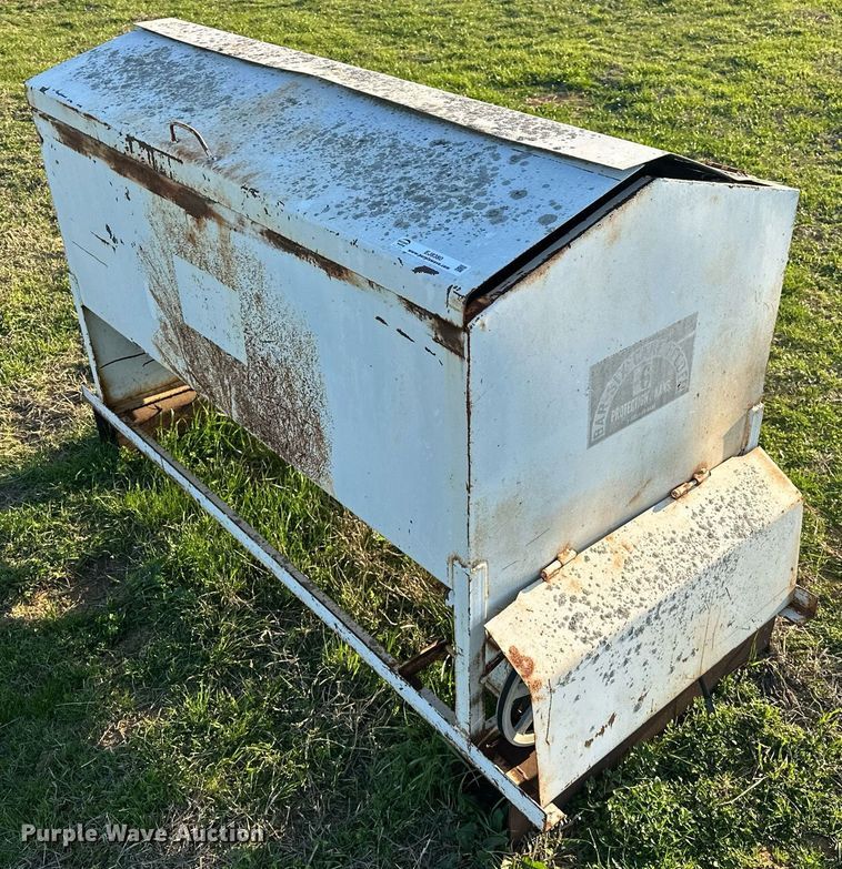 image for item EJ8380 (2) cake feeders