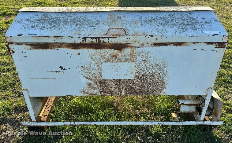 image for item EJ8380 (2) cake feeders