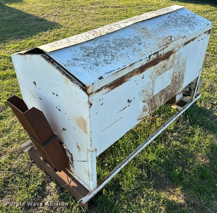 image for item EJ8380 (2) cake feeders