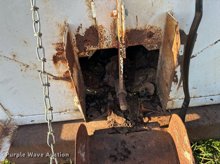 image for item EJ8380 (2) cake feeders