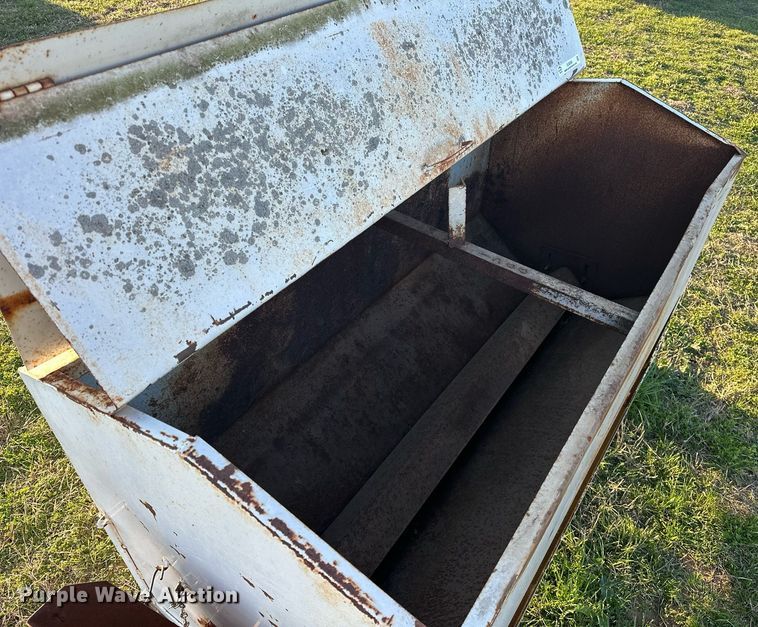 image for item EJ8380 (2) cake feeders