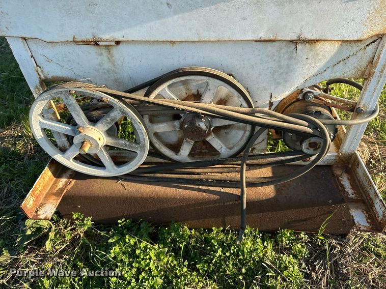 image for item EJ8380 (2) cake feeders