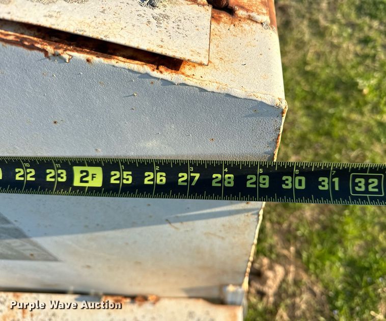 image for item EJ8380 (2) cake feeders