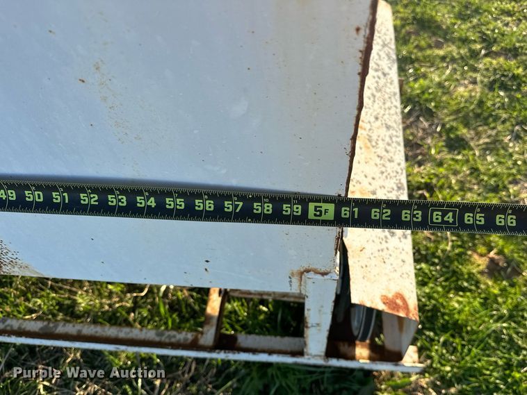 image for item EJ8380 (2) cake feeders