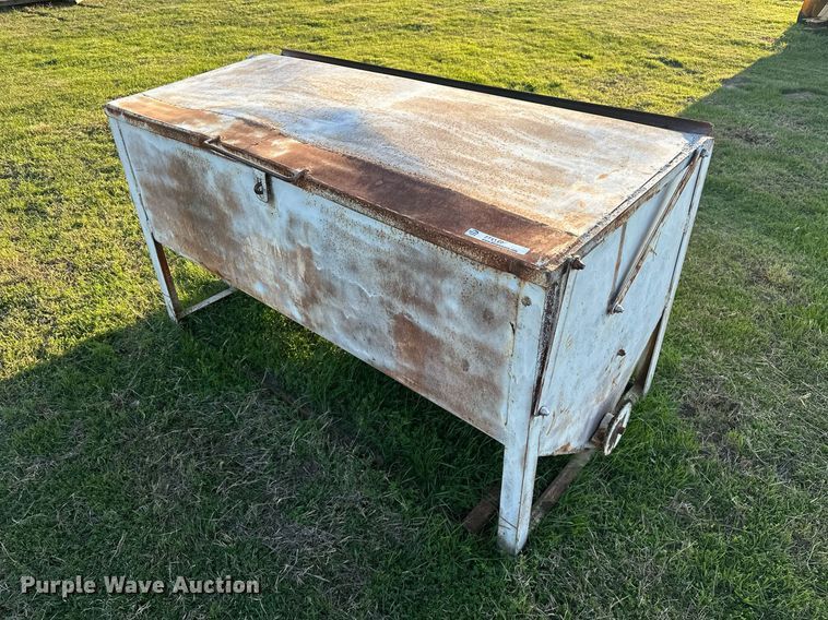 image for item EJ8380 (2) cake feeders