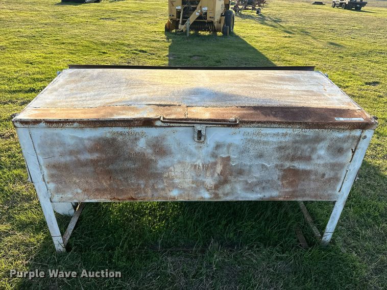 image for item EJ8380 (2) cake feeders