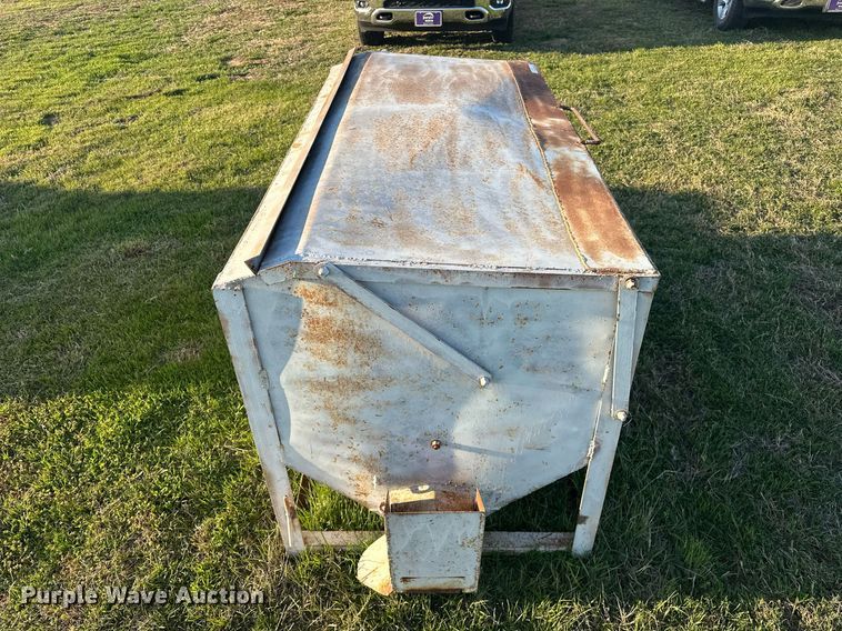 image for item EJ8380 (2) cake feeders