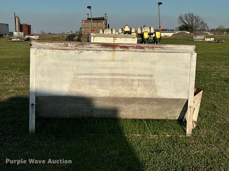 image for item EJ8380 (2) cake feeders