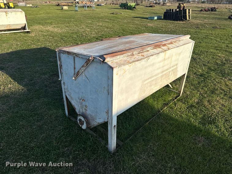 image for item EJ8380 (2) cake feeders