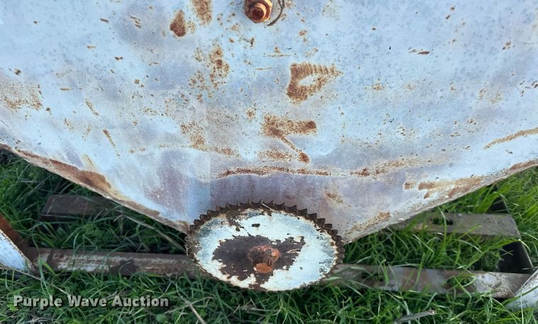 image for item EJ8380 (2) cake feeders