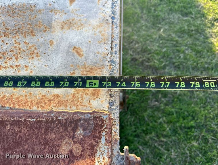 image for item EJ8380 (2) cake feeders