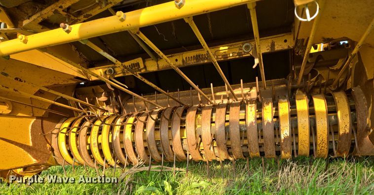 image for item EJ8381 Vermeer 604SM round baler