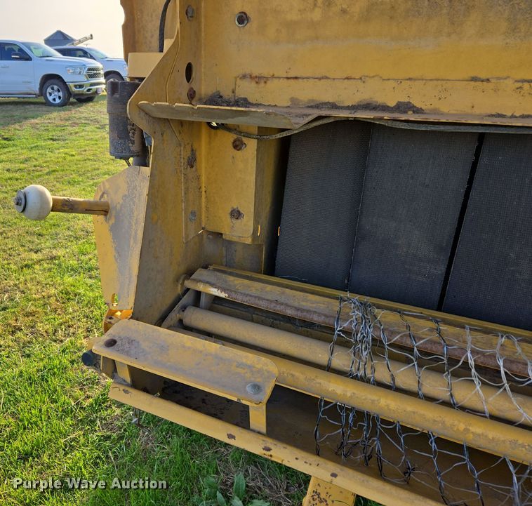 image for item EJ8381 Vermeer 604SM round baler