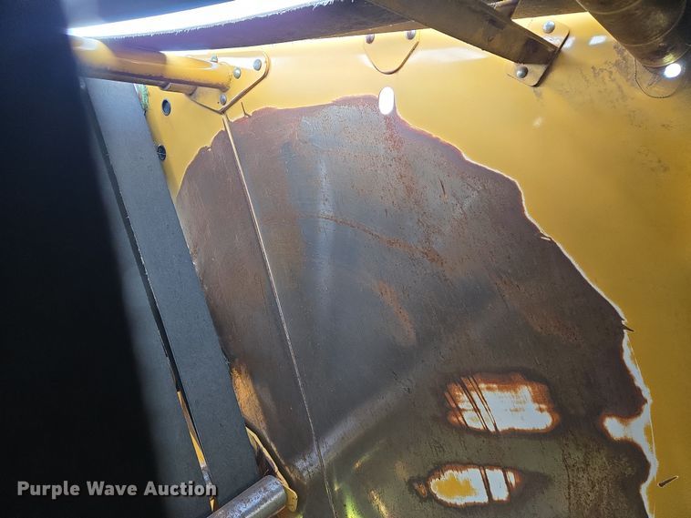 image for item EJ8381 Vermeer 604SM round baler