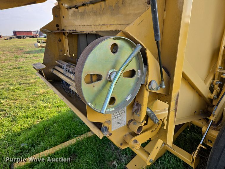 image for item EJ8381 Vermeer 604SM round baler