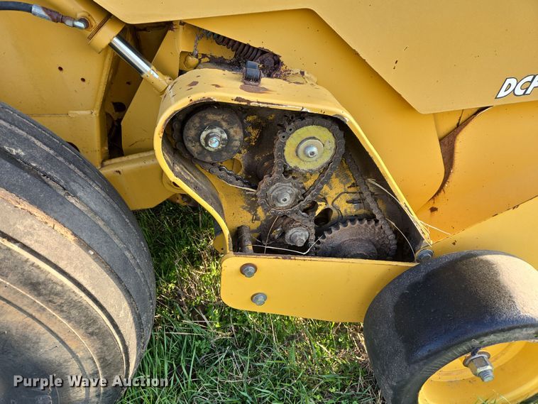 image for item EJ8381 Vermeer 604SM round baler