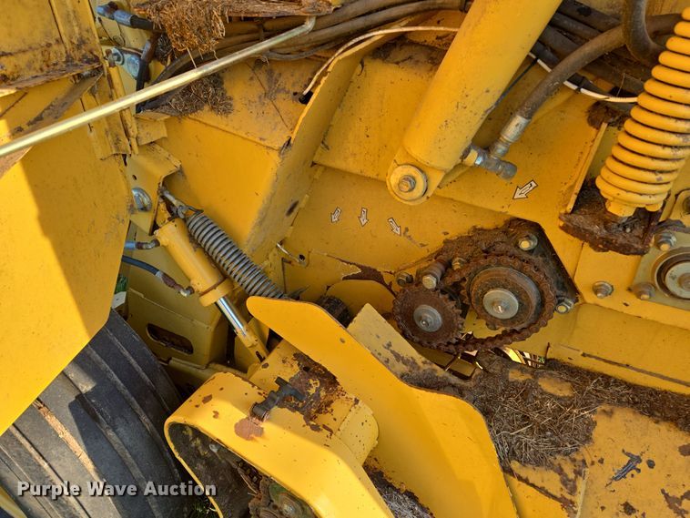 image for item EJ8381 Vermeer 604SM round baler